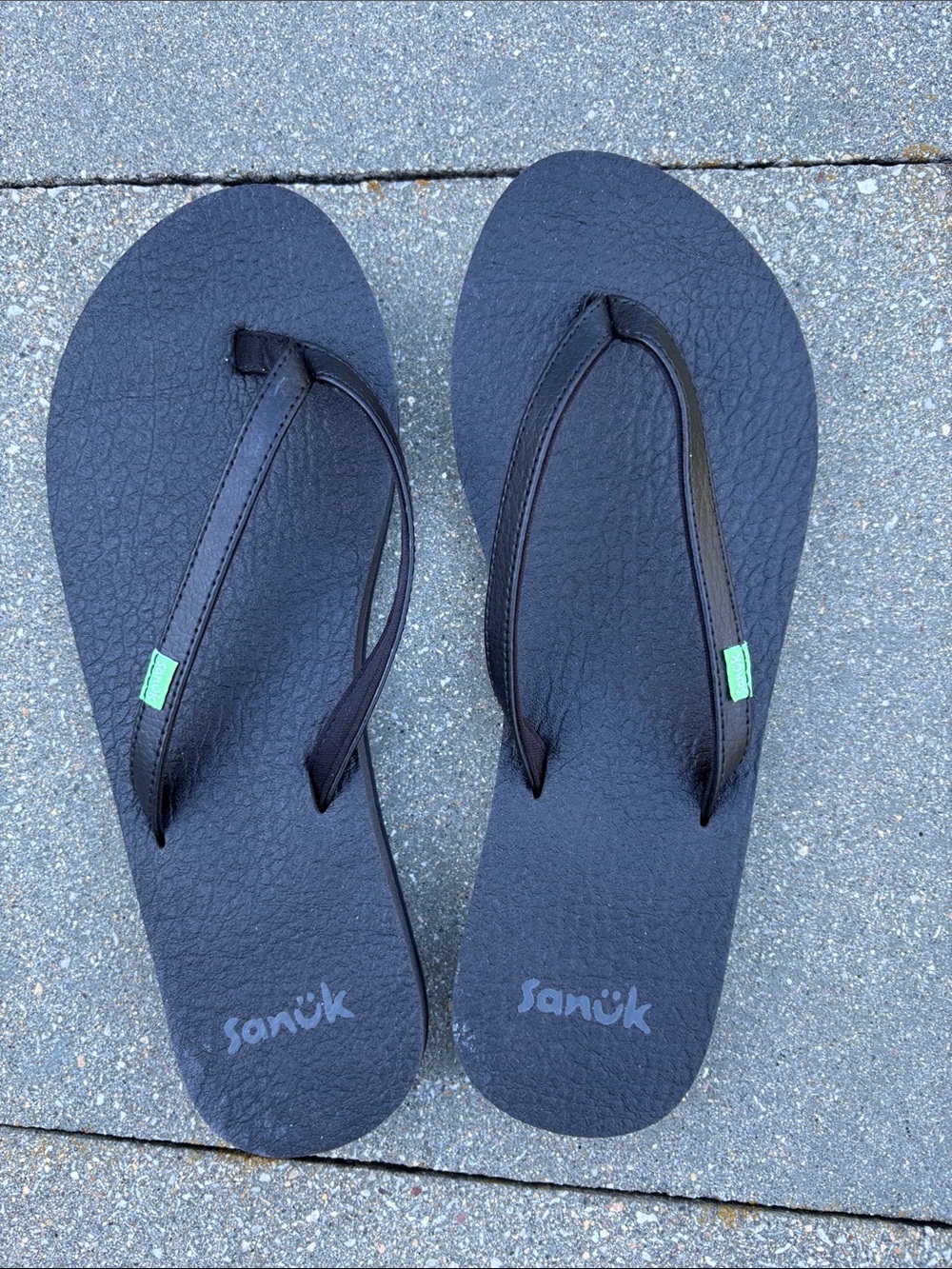 New - Sanuk yoga black flip flop women’s size 8